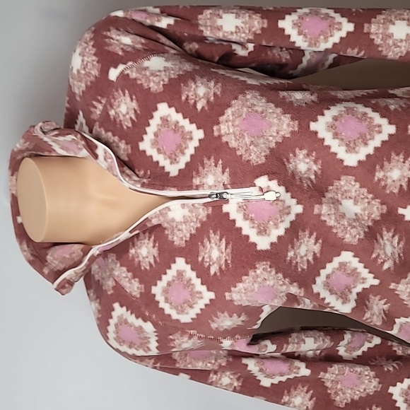 Eddie Bauer Fleece - Pullover - Quest clay color, light pink, and white - Picture 10 of 16